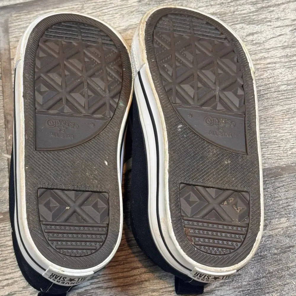 Converse All Star Kids Classic Black and White Sneaker Size 10